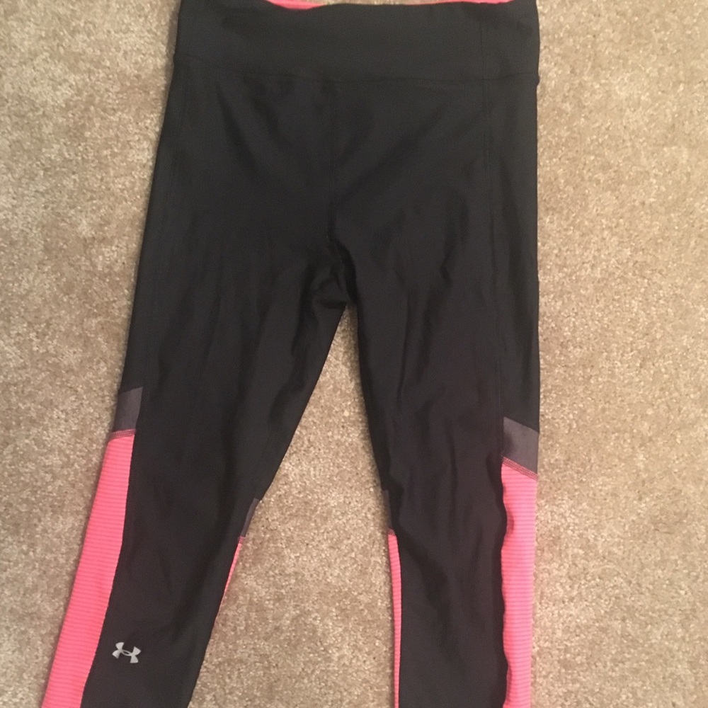 Under Armor Capri style legging active wear!